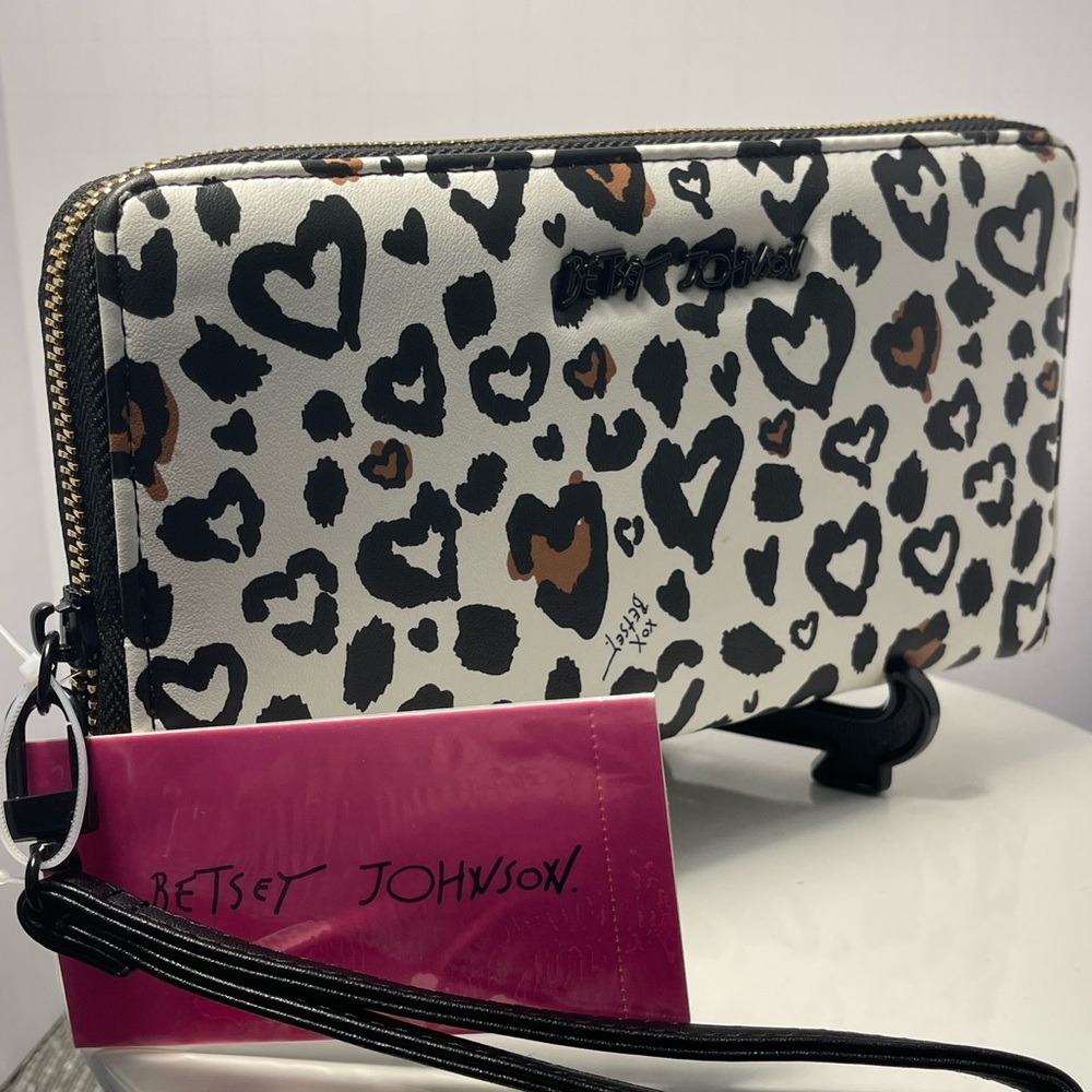 Betsey Johnson Leopard Heart Print XOZIPP Faux Leather Wallet - NWT ***